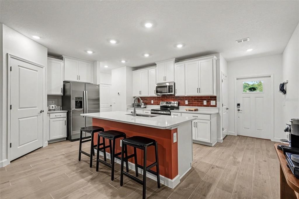 For Sale: $339,000 (2 beds, 2 baths, 1747 Square Feet)
