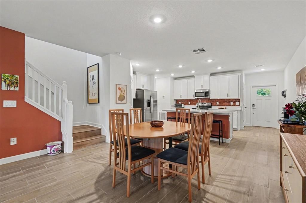 For Sale: $339,000 (2 beds, 2 baths, 1747 Square Feet)