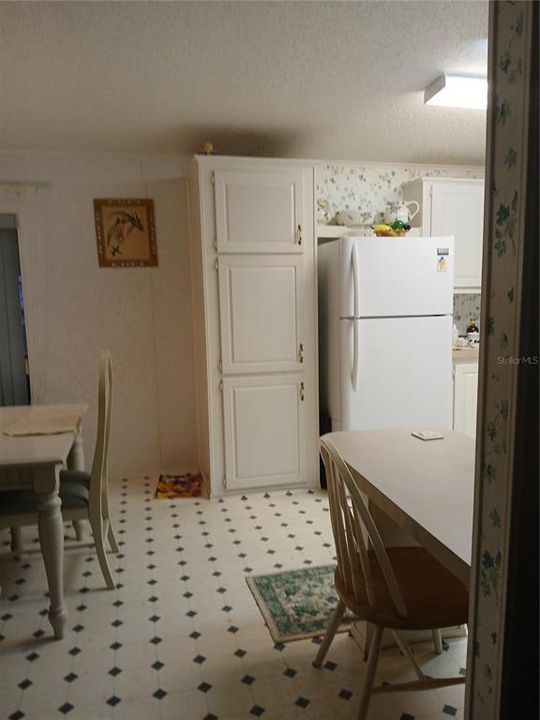 For Sale: $225,000 (2 beds, 2 baths, 1296 Square Feet)