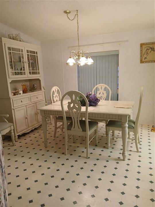 For Sale: $225,000 (2 beds, 2 baths, 1296 Square Feet)