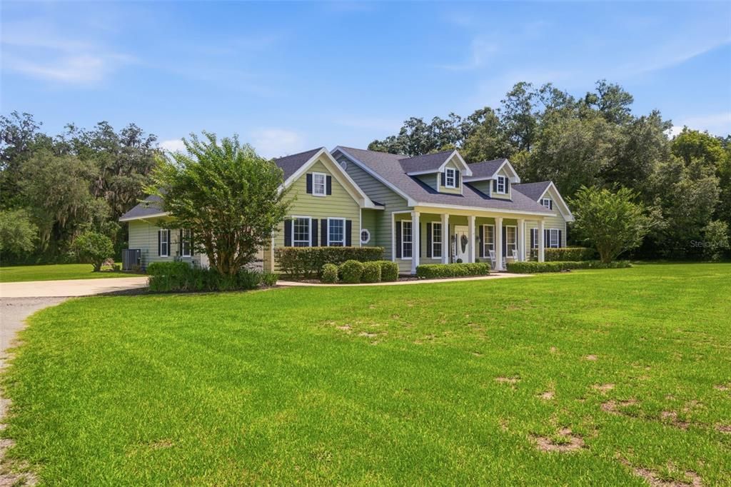 For Sale: $799,500 (3 beds, 2 baths, 2294 Square Feet)