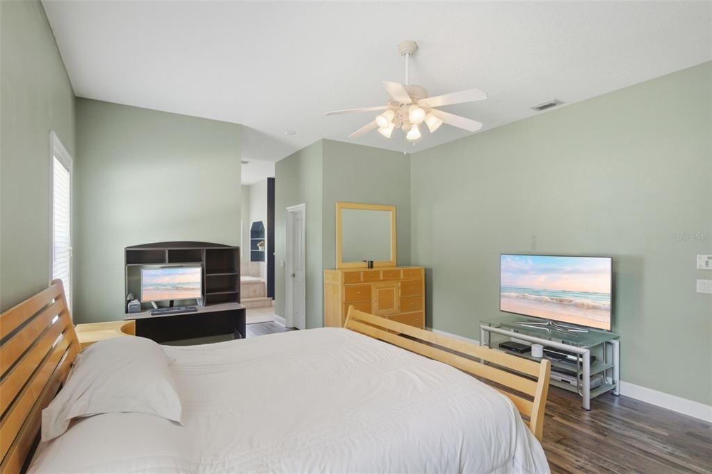 For Sale: $799,500 (3 beds, 2 baths, 2294 Square Feet)