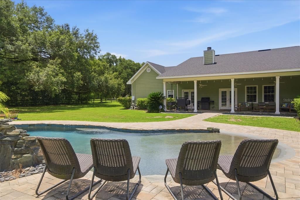 For Sale: $799,500 (3 beds, 2 baths, 2294 Square Feet)