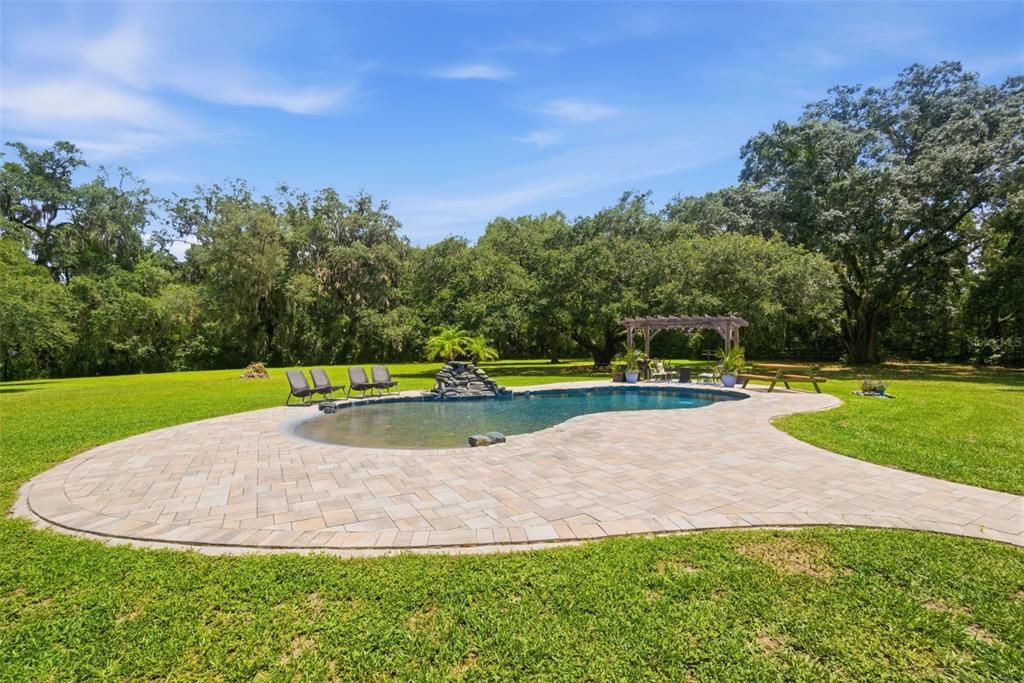 For Sale: $799,500 (3 beds, 2 baths, 2294 Square Feet)