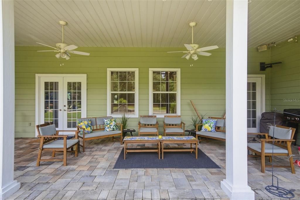 For Sale: $799,500 (3 beds, 2 baths, 2294 Square Feet)