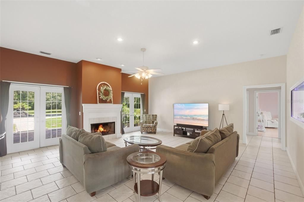 For Sale: $799,500 (3 beds, 2 baths, 2294 Square Feet)