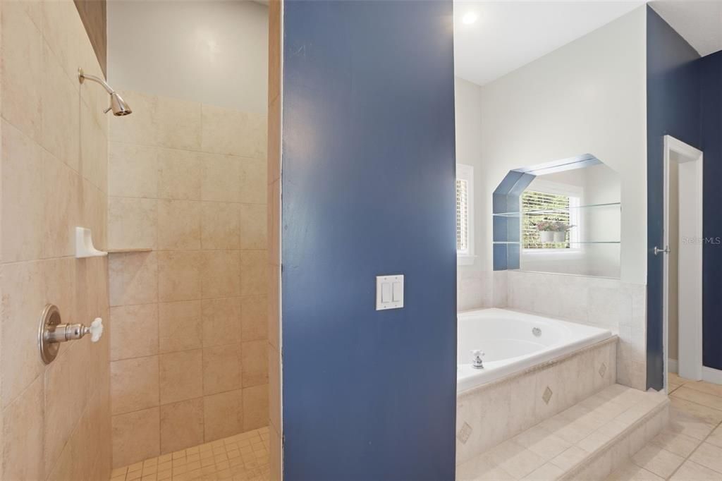For Sale: $799,500 (3 beds, 2 baths, 2294 Square Feet)