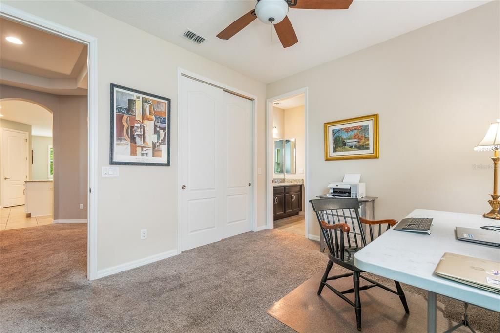 En Venta: $774,900 (4 camas, 3 baños, 2814 Pies cuadrados)