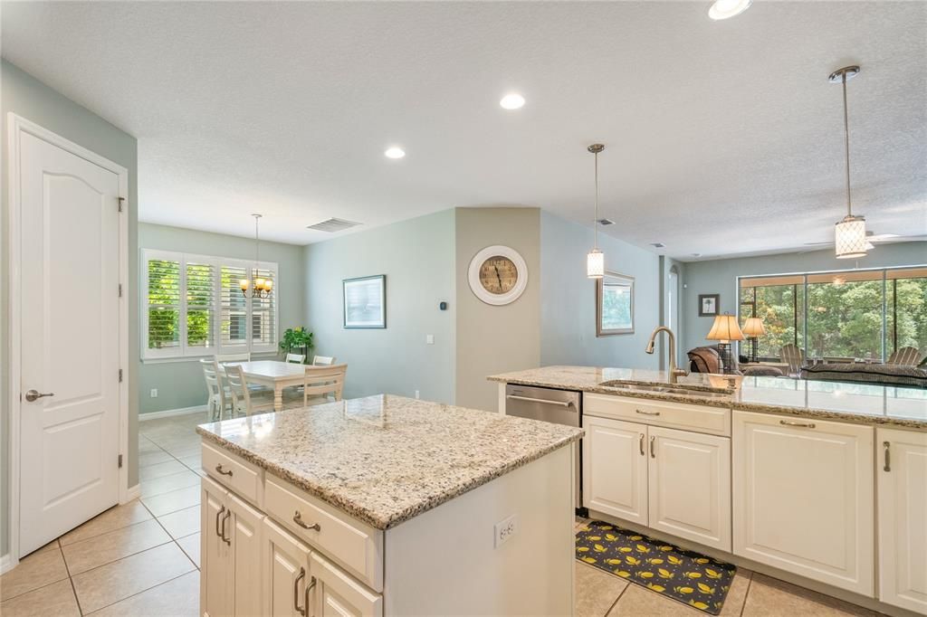En Venta: $774,900 (4 camas, 3 baños, 2814 Pies cuadrados)