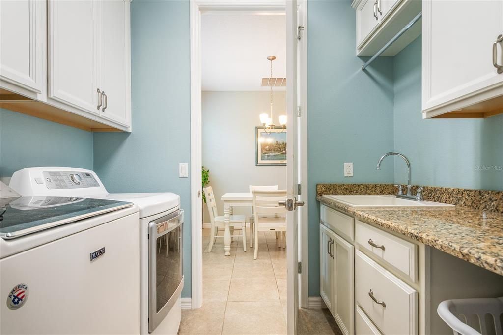En Venta: $774,900 (4 camas, 3 baños, 2814 Pies cuadrados)