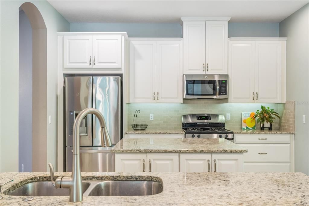 En Venta: $774,900 (4 camas, 3 baños, 2814 Pies cuadrados)