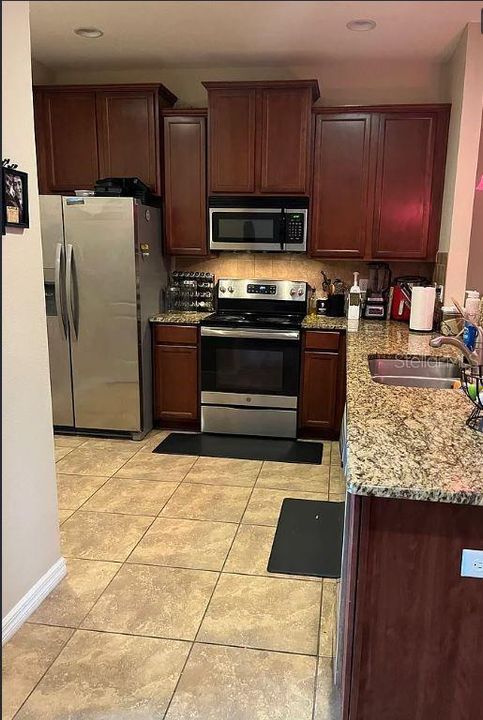 En Venta: $300,000 (3 camas, 2 baños, 1550 Pies cuadrados)