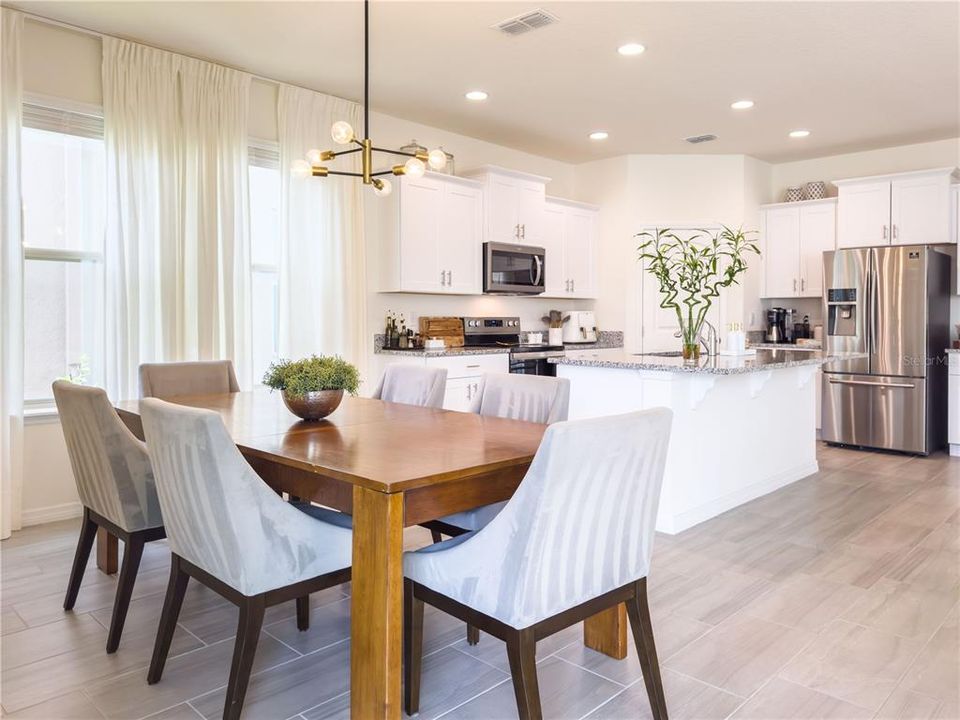 En Venta: $560,000 (3 camas, 2 baños, 2216 Pies cuadrados)