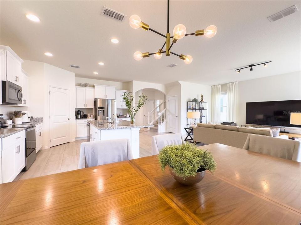 En Venta: $560,000 (3 camas, 2 baños, 2216 Pies cuadrados)