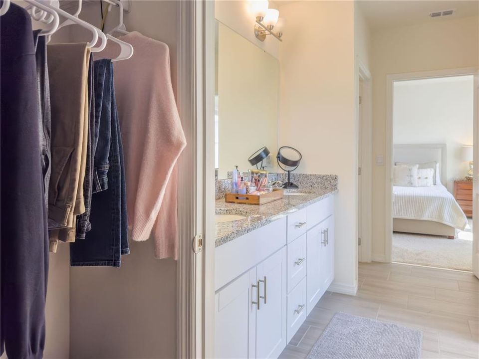 En Venta: $560,000 (3 camas, 2 baños, 2216 Pies cuadrados)