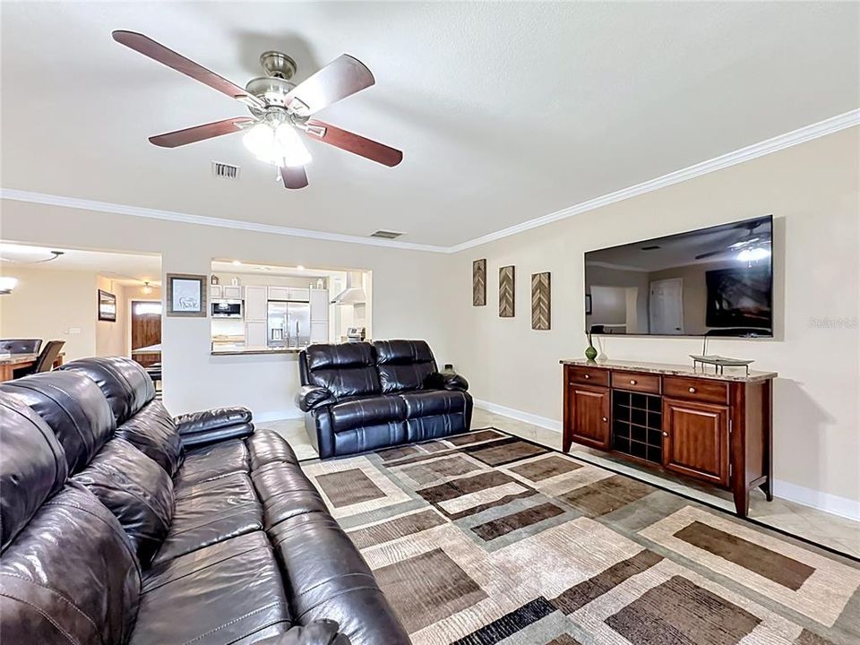 En Venta: $925,000 (4 camas, 3 baños, 2989 Pies cuadrados)
