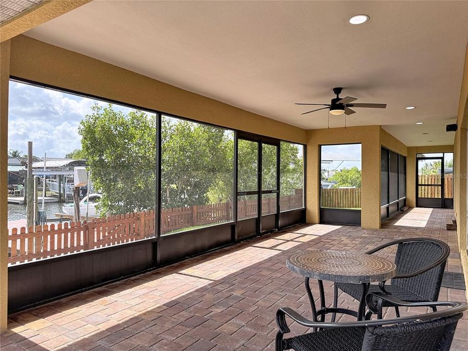 En Venta: $925,000 (4 camas, 3 baños, 2989 Pies cuadrados)