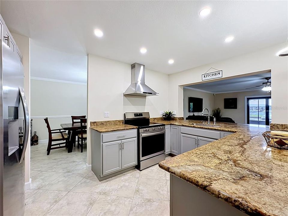En Venta: $925,000 (4 camas, 3 baños, 2989 Pies cuadrados)