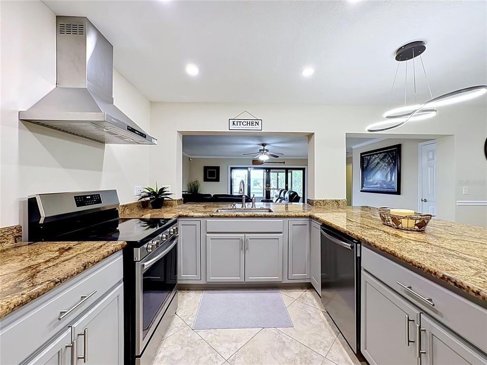 En Venta: $925,000 (4 camas, 3 baños, 2989 Pies cuadrados)