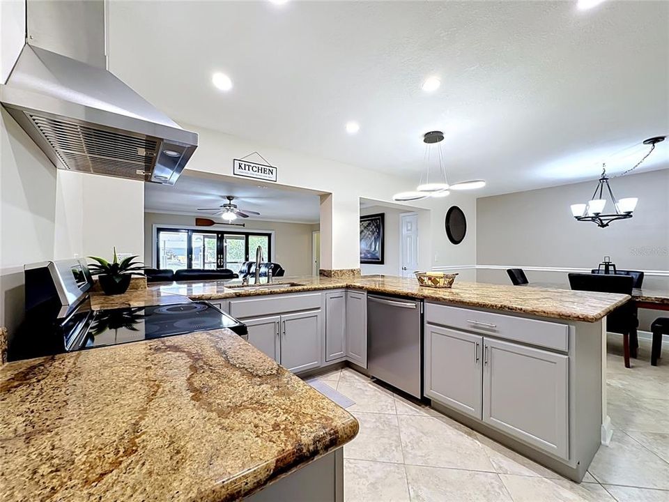 En Venta: $925,000 (4 camas, 3 baños, 2989 Pies cuadrados)