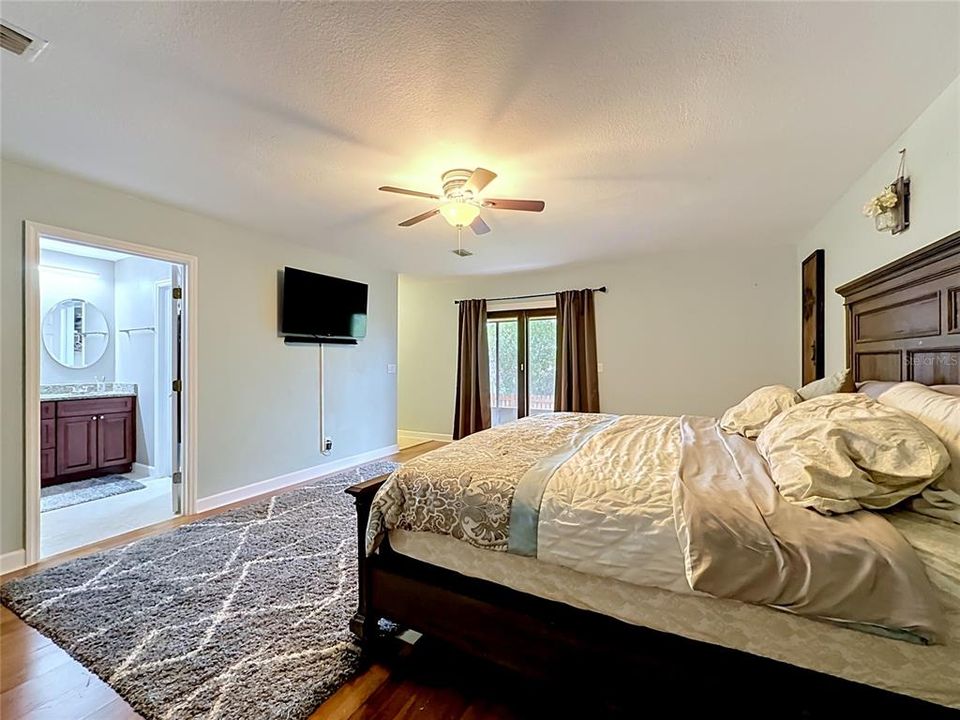 En Venta: $925,000 (4 camas, 3 baños, 2989 Pies cuadrados)