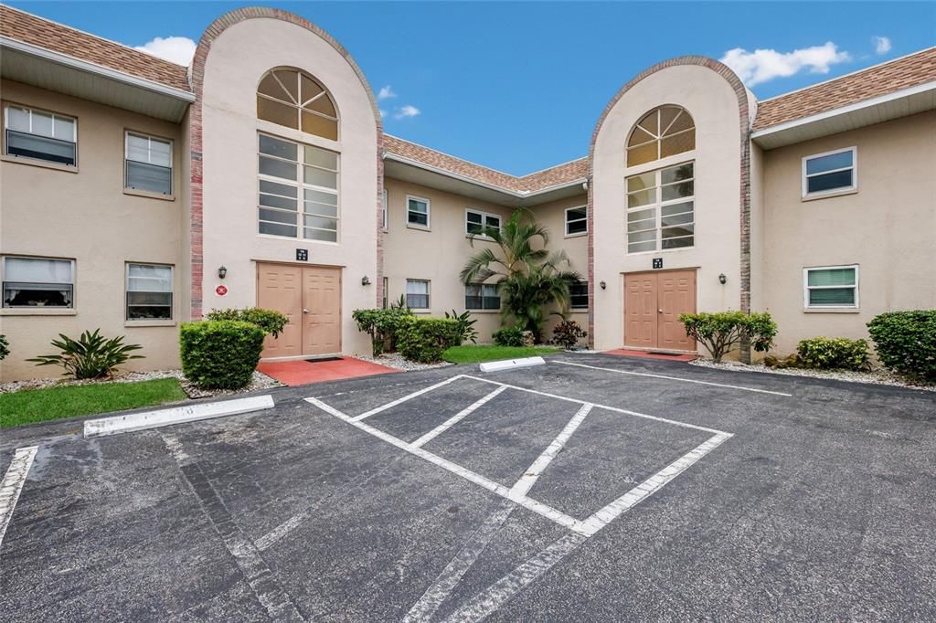 For Sale: $140,000 (2 beds, 2 baths, 925 Square Feet)