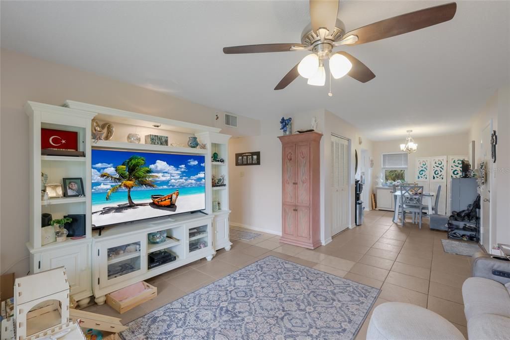 For Sale: $140,000 (2 beds, 2 baths, 925 Square Feet)