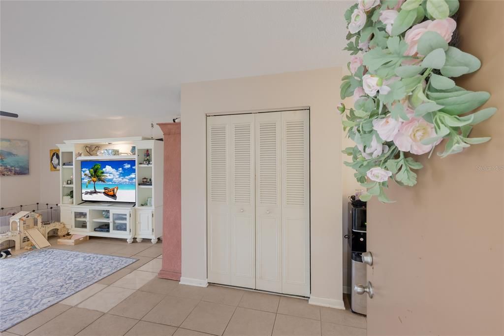 For Sale: $140,000 (2 beds, 2 baths, 925 Square Feet)