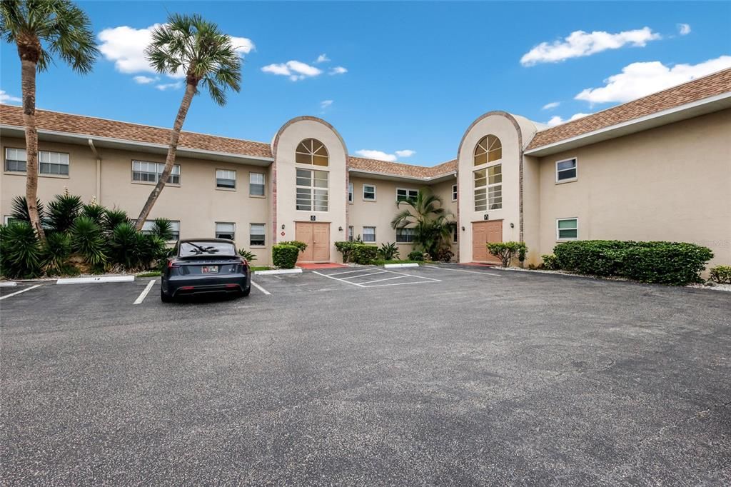 For Sale: $140,000 (2 beds, 2 baths, 925 Square Feet)
