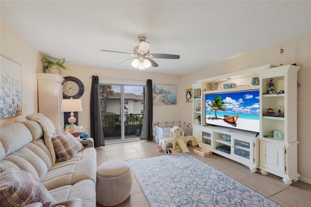 For Sale: $140,000 (2 beds, 2 baths, 925 Square Feet)