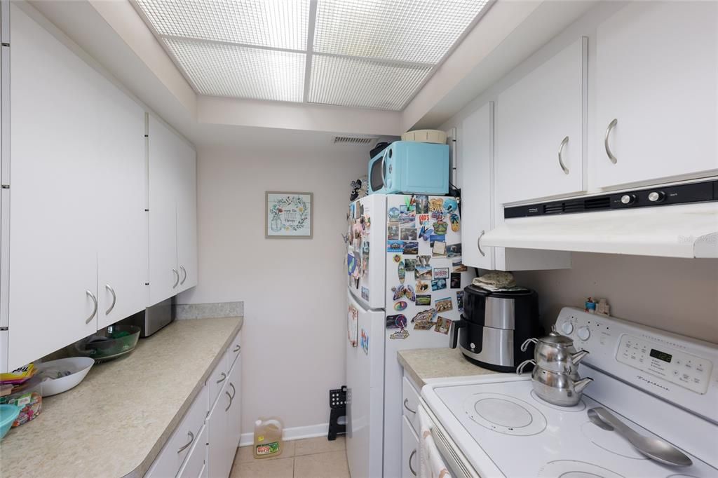 For Sale: $140,000 (2 beds, 2 baths, 925 Square Feet)