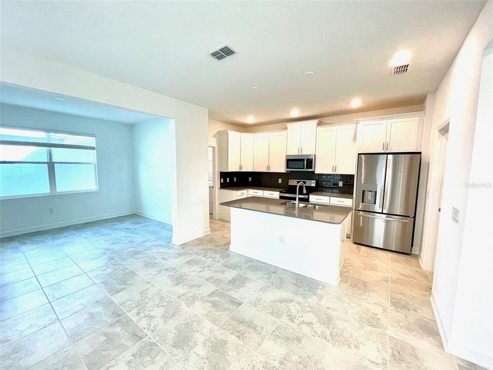For Rent: $2,795 (3 beds, 2 baths, 1982 Square Feet)