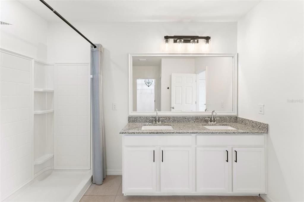 For Rent: $2,350 (4 beds, 2 baths, 1828 Square Feet)