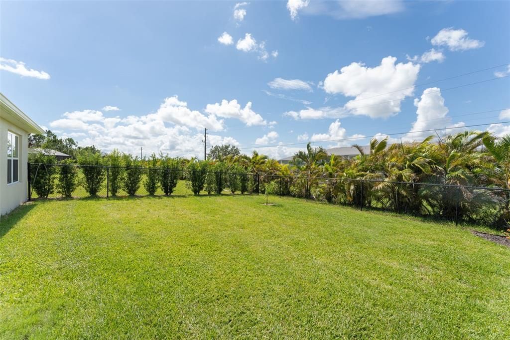 For Rent: $2,350 (4 beds, 2 baths, 1828 Square Feet)