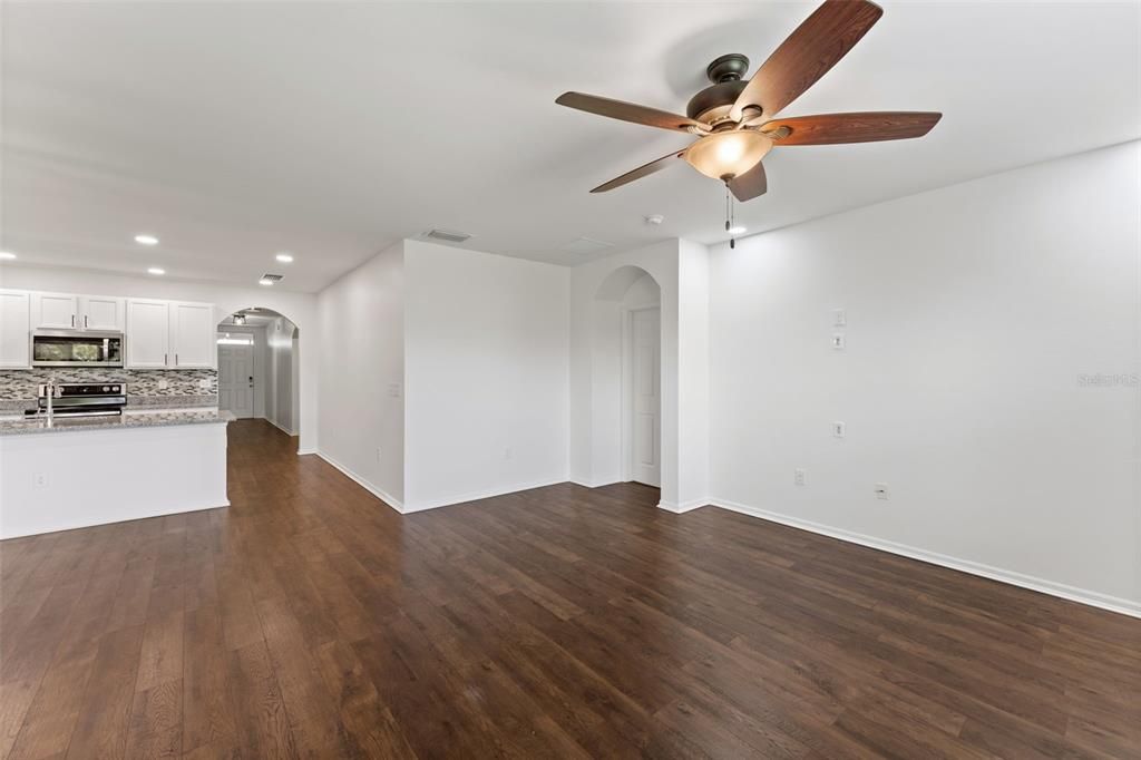 For Rent: $2,350 (4 beds, 2 baths, 1828 Square Feet)