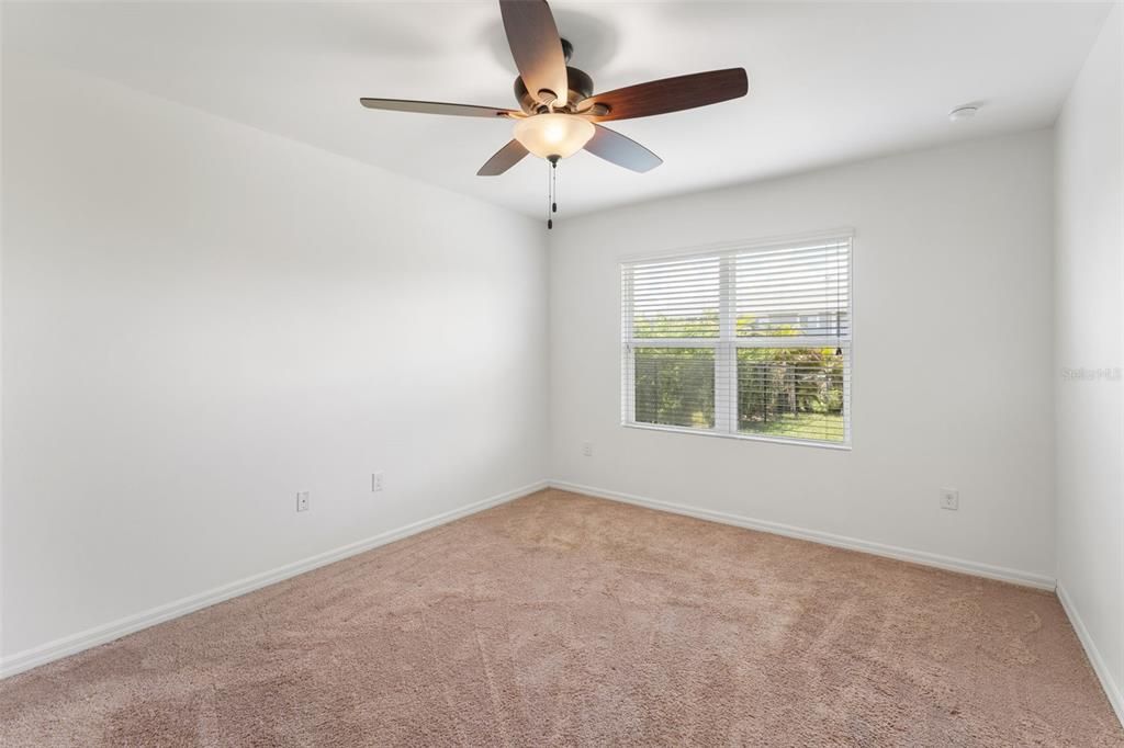 For Rent: $2,350 (4 beds, 2 baths, 1828 Square Feet)