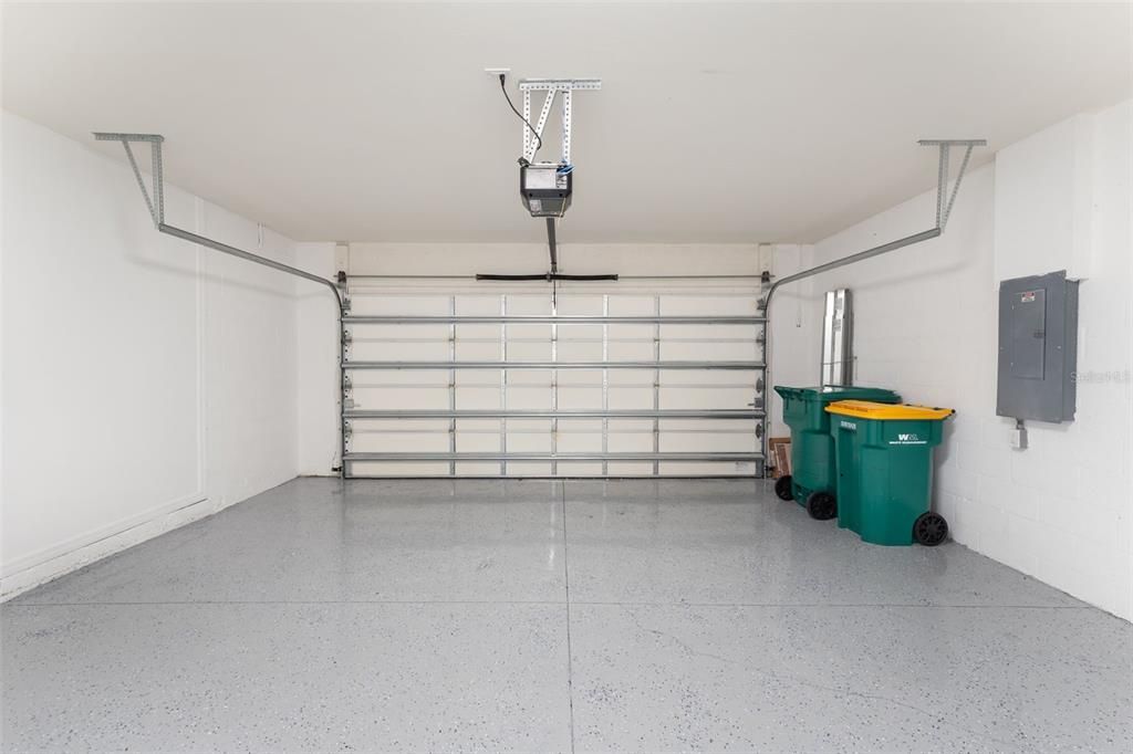For Rent: $2,350 (4 beds, 2 baths, 1828 Square Feet)