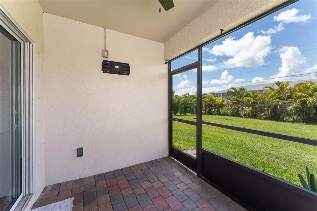 For Rent: $2,350 (4 beds, 2 baths, 1828 Square Feet)
