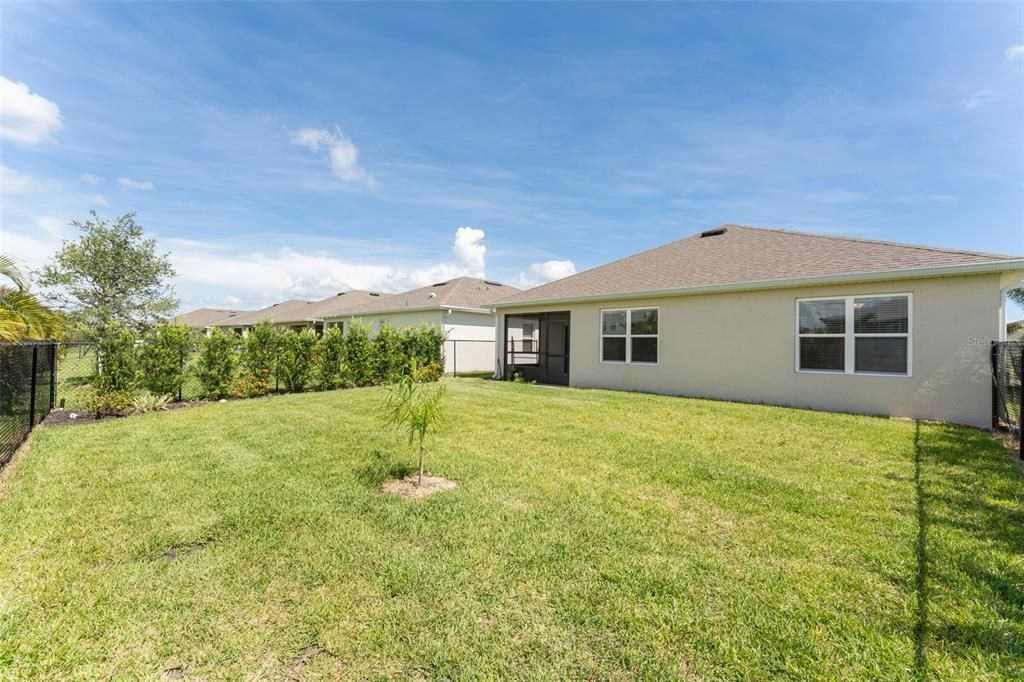 For Rent: $2,350 (4 beds, 2 baths, 1828 Square Feet)