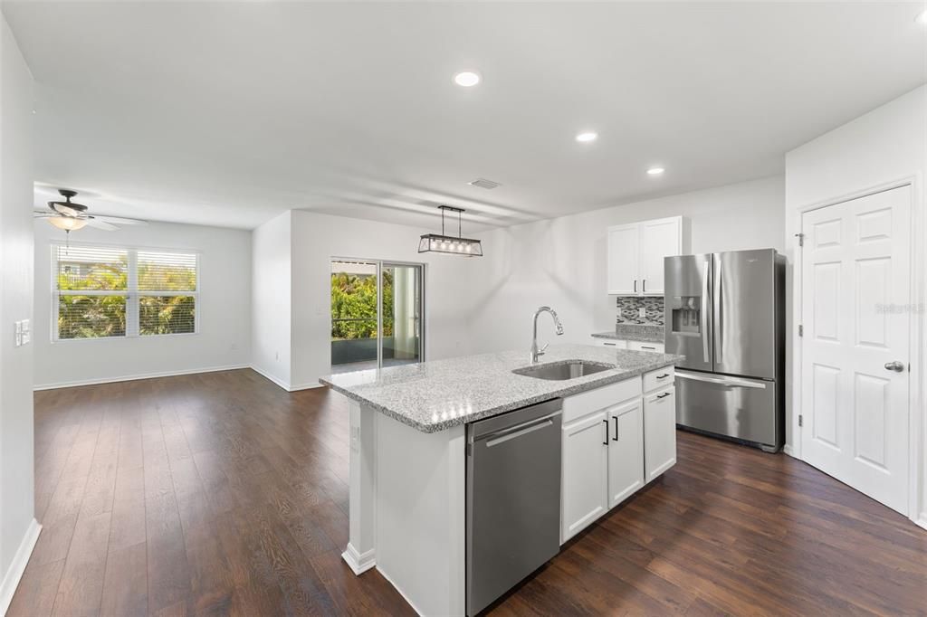 For Rent: $2,350 (4 beds, 2 baths, 1828 Square Feet)