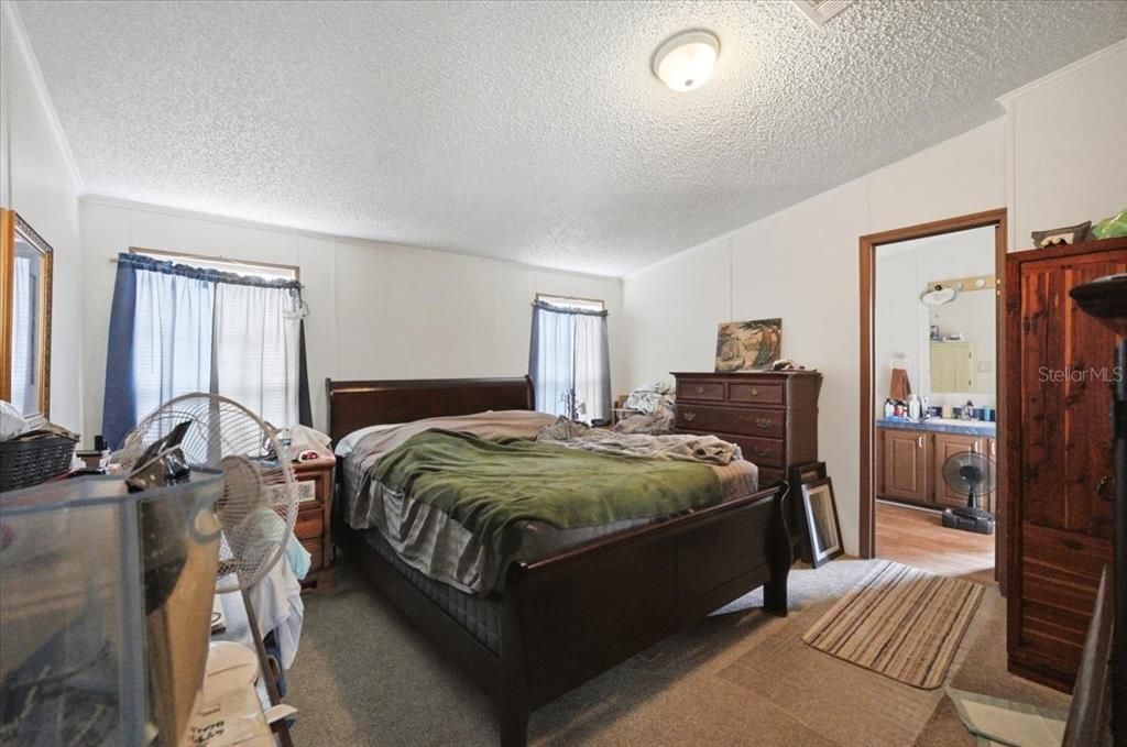 For Sale: $194,500 (3 beds, 2 baths, 1296 Square Feet)