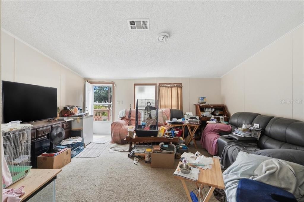 For Sale: $194,500 (3 beds, 2 baths, 1296 Square Feet)