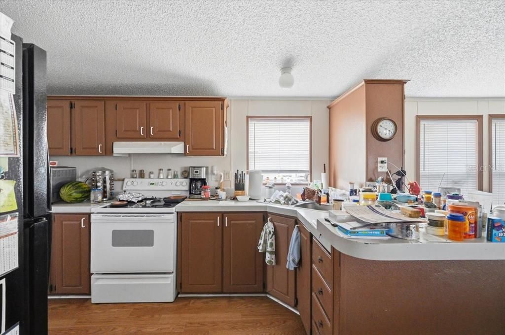 For Sale: $194,500 (3 beds, 2 baths, 1296 Square Feet)