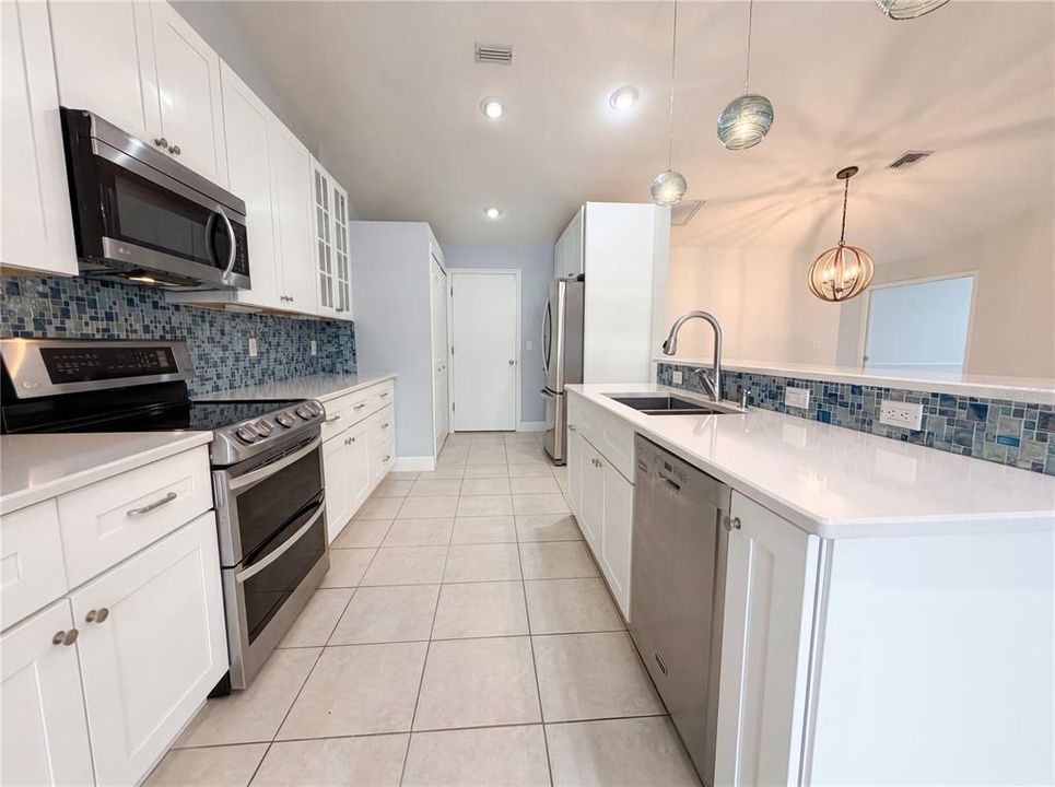 For Sale: $275,000 (3 beds, 2 baths, 1609 Square Feet)