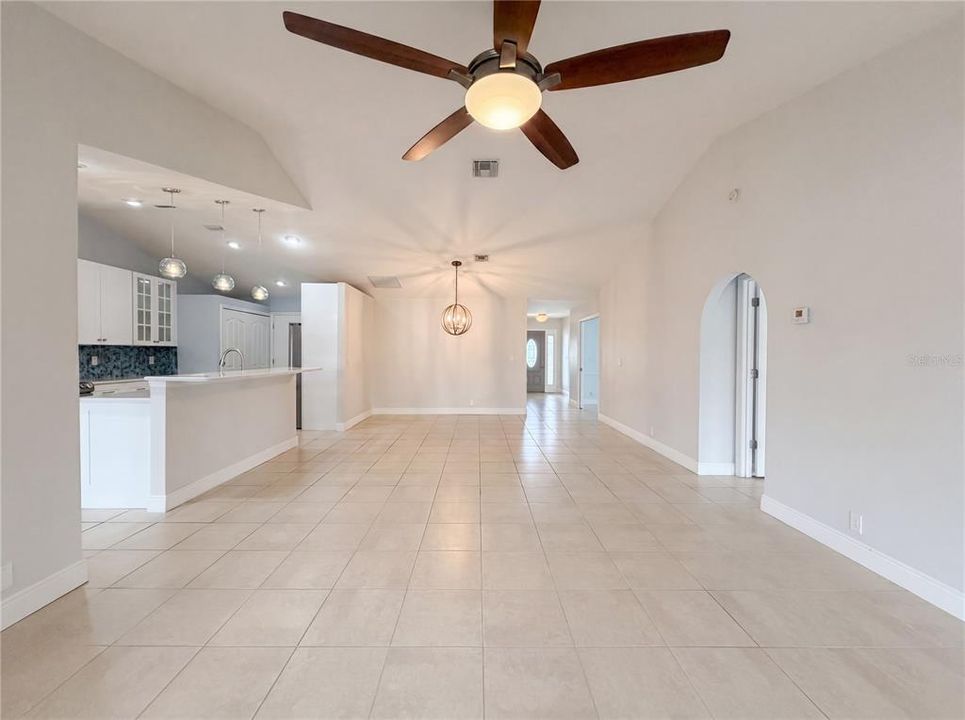 For Sale: $275,000 (3 beds, 2 baths, 1609 Square Feet)
