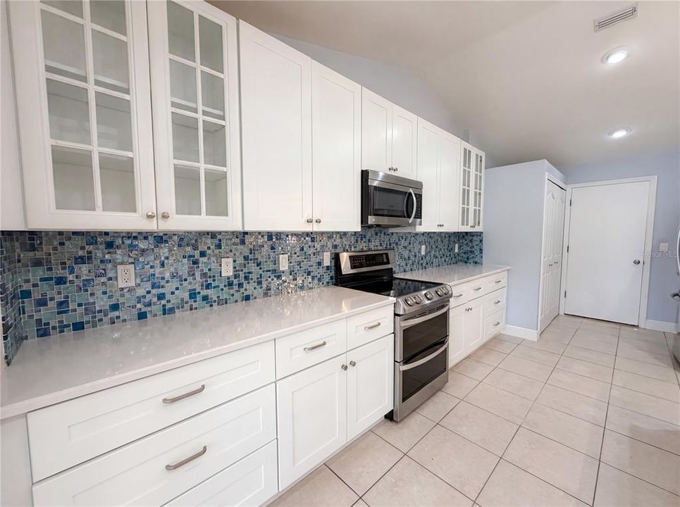 For Sale: $275,000 (3 beds, 2 baths, 1609 Square Feet)