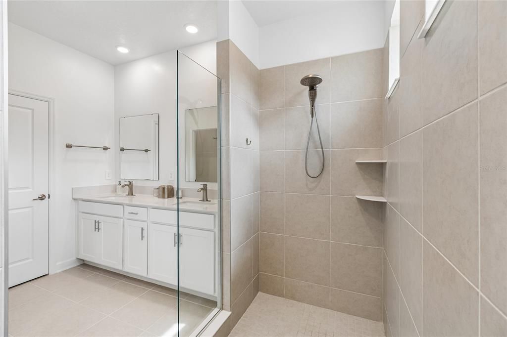 En Venta: $519,500 (4 camas, 3 baños, 2536 Pies cuadrados)