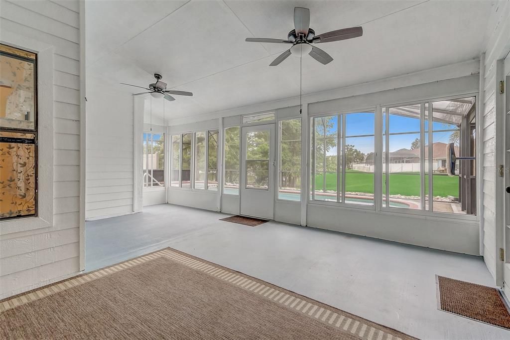 For Sale: $499,999 (4 beds, 2 baths, 2337 Square Feet)
