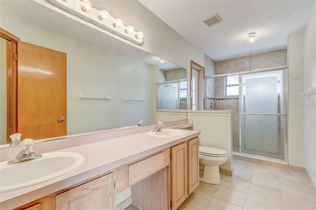 For Sale: $499,999 (4 beds, 2 baths, 2337 Square Feet)