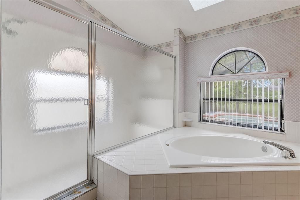 For Sale: $499,999 (4 beds, 2 baths, 2337 Square Feet)